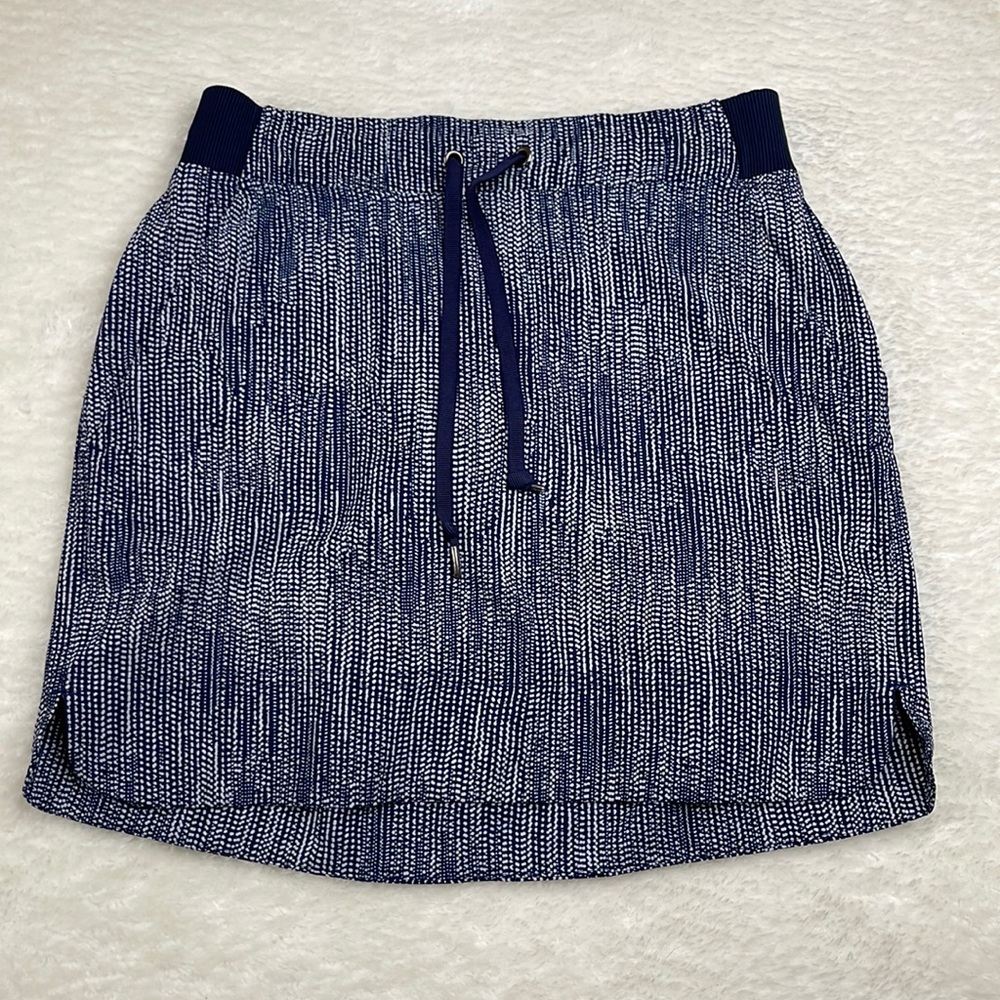Athleta Midtown Batik Skort Navy and White Size 0